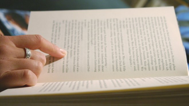 Gro�es Buch Nachschlagen